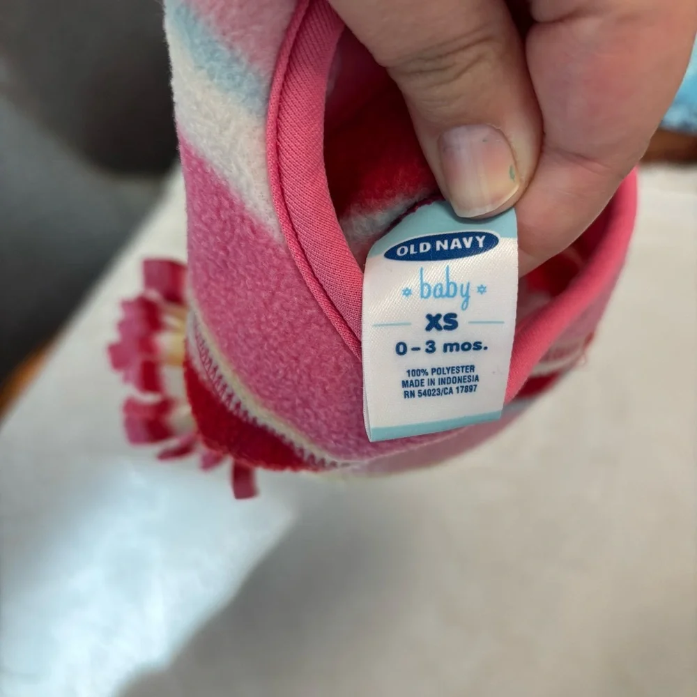 Vintage y2k old navy baby girl hat with Pom Pom fleece winter